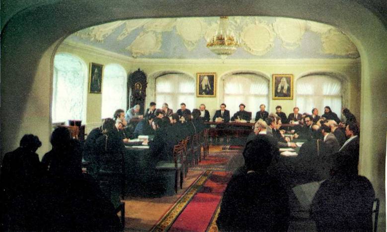 В течение учебного года регулярно проходят заседания Ученого совета Московских Духовных школ.