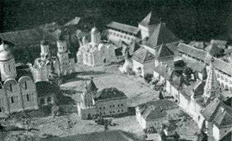 Центральная часть монастыря в середине XVI! века. Фрагмент макета-реконструкции