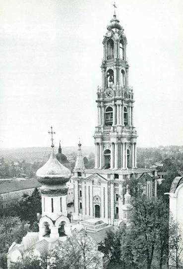 Колокольня (1740—1770) и звонница Духовской церкви (1476)