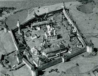 Монастырь в конце XVII века. Вид с юго-запада. Макет-Реконструкция В. И. Балдина