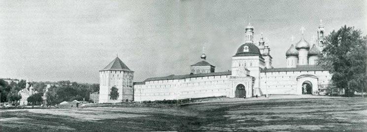 Троице-Сергиева лавра. Вид с востока. Пятницкая башня (1640), Красная воротная башня