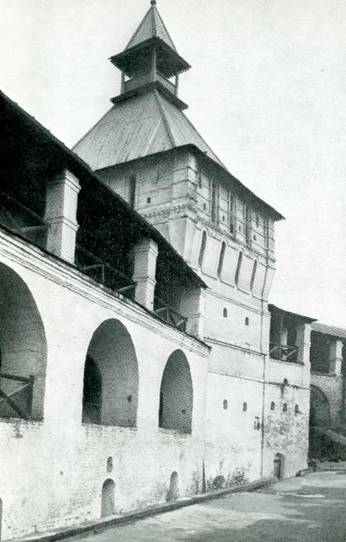Звонковая башня. XVI в., XVII в. Вид со стороны монастыря